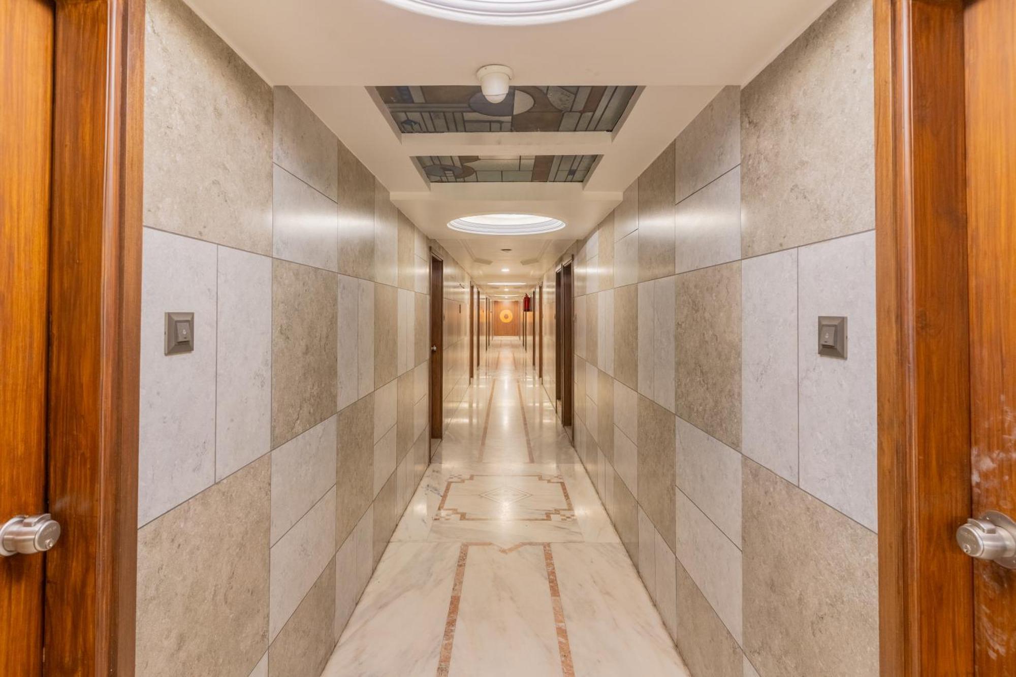 Hotel Sanmati Ahmedabad Exteriör bild